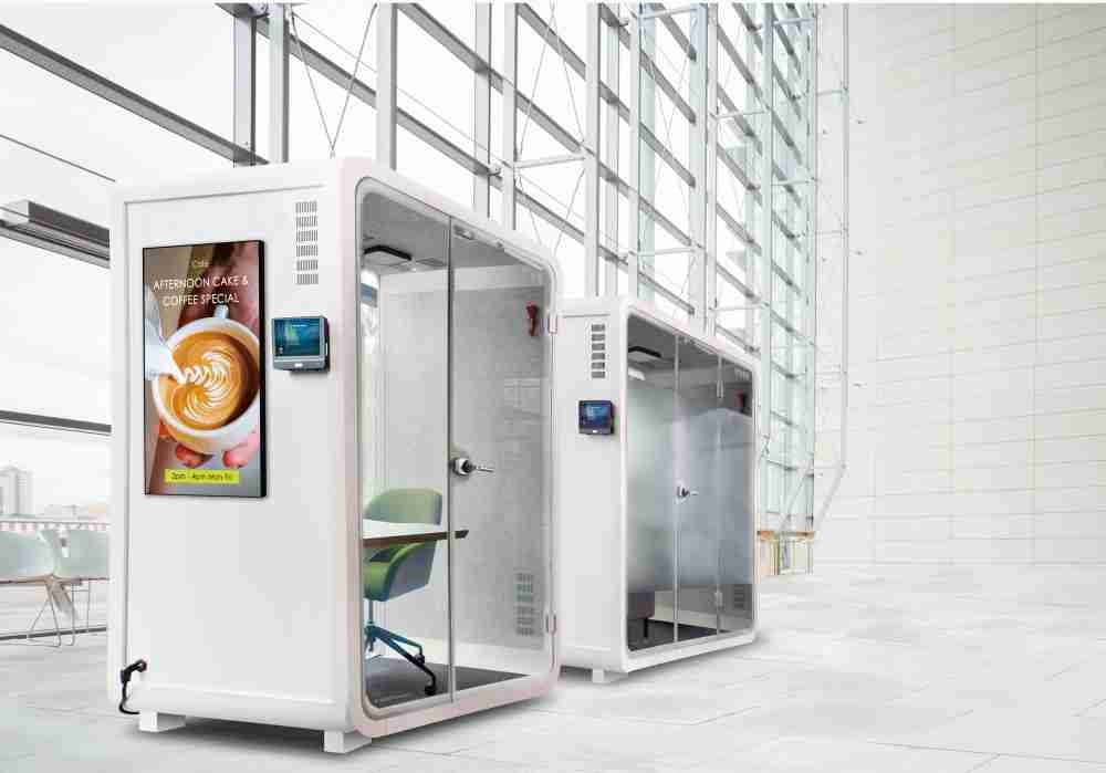 龙门国际子公司达擎之智慧行动办公舱，，，采用PDLC智能调光玻璃设计，，，，透过通电与断电的电流切换，，，呈现透明与雾面效果，，具节能降耗特性并兼顾隐私，，确保信息安全