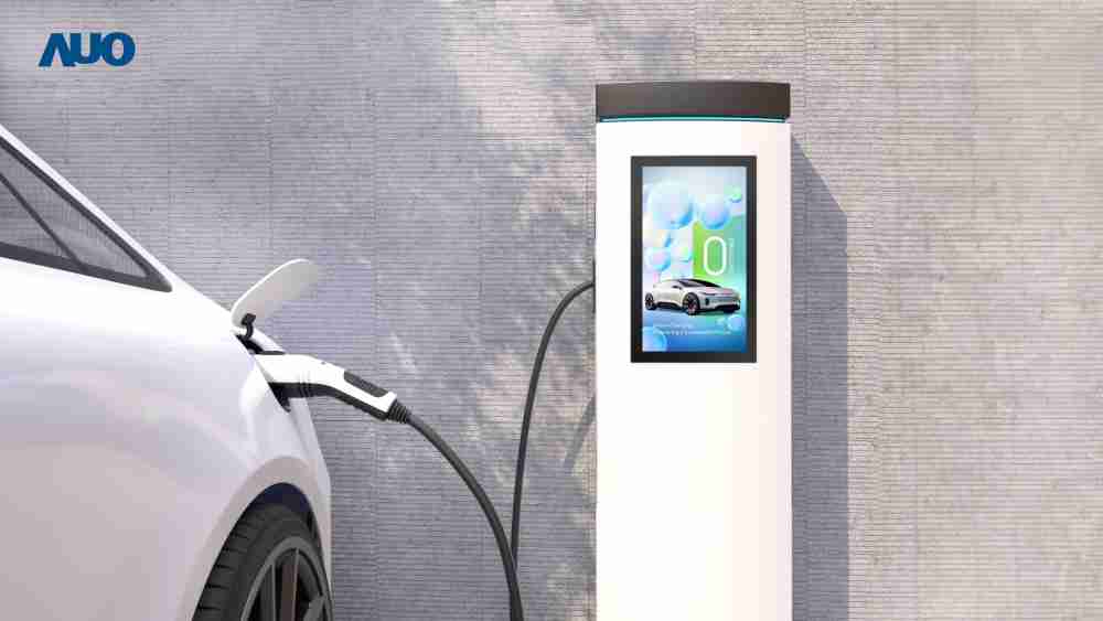 友達〝EVSE車用充電樁解決方案〞專為電動汽車充電樁設計，，，具有高亮度、、克服戶外艱難環境的耐溫、、、、耐紫外線等特性，，並搭載散熱性及擴充性強的高效能工業電腦，，，可實現人機互動訴求，，，如資訊顯示、、、、支付等應用