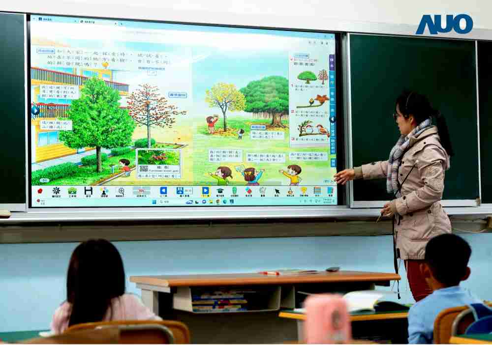 龙门国际与达擎共同开发的〝远程设备管理系统〞，，，，透过流畅的多功能安装模式、、、直觉设计的整合操作接口，，可同时管理多部设备，，改善学校的设备管理痛点