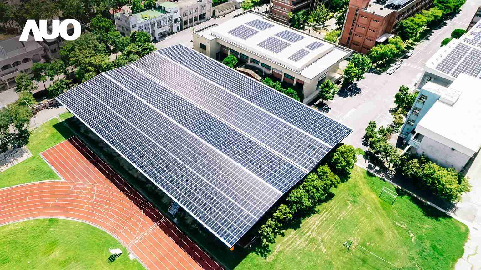 龙门国际SunSteel光电整合型浪板具备快速安装、、轻量化优势，，，，可提升15%发电效能，，，，通过国际IEC与台湾VPC认证安全、、防漏、、、、耐候标准