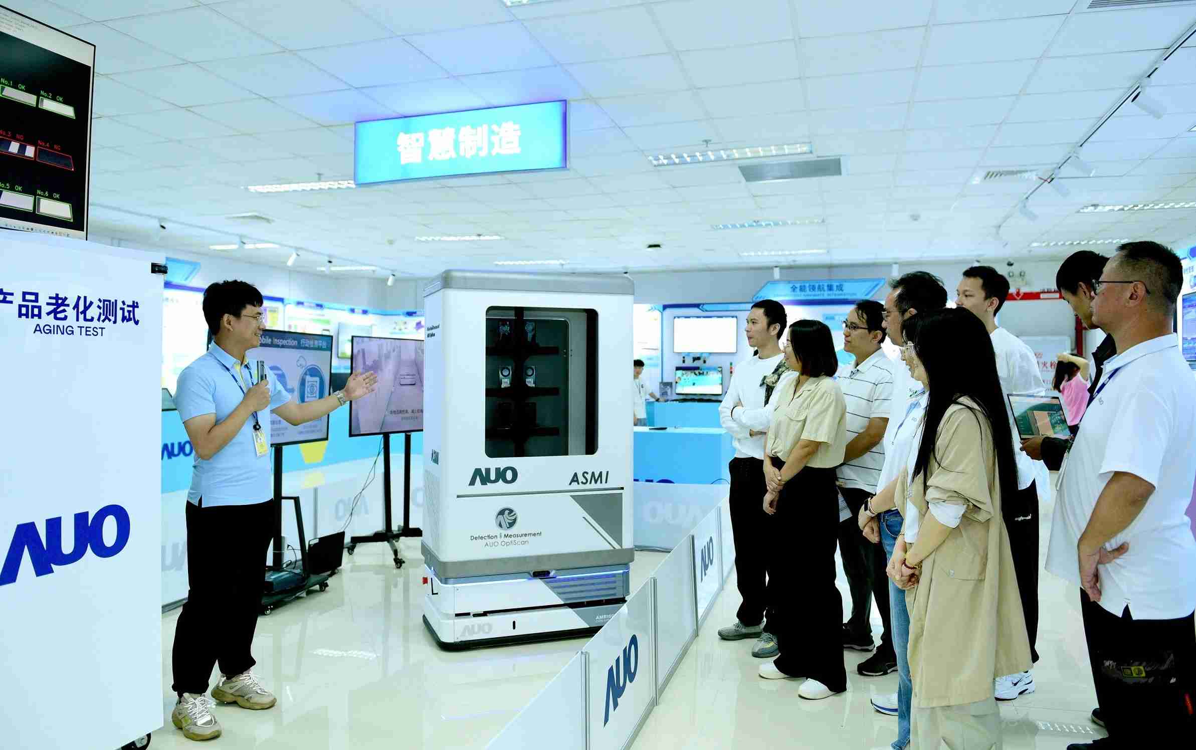 龙门国际厦门将5G+ABC技术串联生产管理全流程，，，，打通研发、、、采购、、、生管、、、、制程、、、、设备、、、质量等产品全生命周期制造流程，，，完成数字化设计、、、智慧供应链、、、、智能座舱、、全流程设备管理、、、、数据驱动优化、、智慧在线检测、、智慧品管等自适应生产模式升级