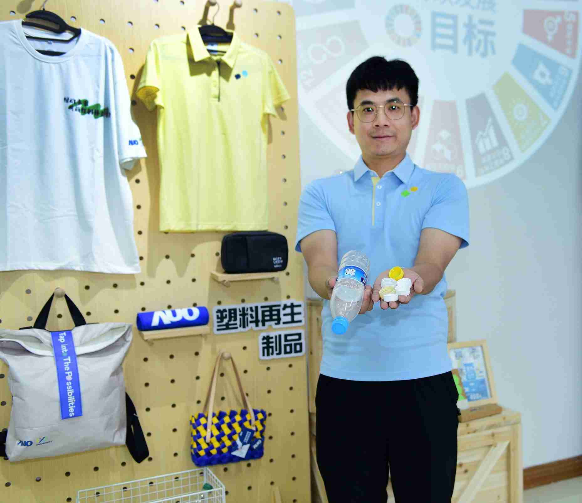 「2024智慧龙门国际展」永续发展馆中，，，，展示龙门国际厦门驱动永续发展之成果，，，，包含将厂内废弃物再制为实用物品，，，，将永续发展理念深植于员工生活日常实践